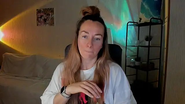 Snapshot of RebeccaMartinez chatting on December 19, 2025, 10:11 am RebeccaMartinez online show from December 19, 2025, 10:11 am