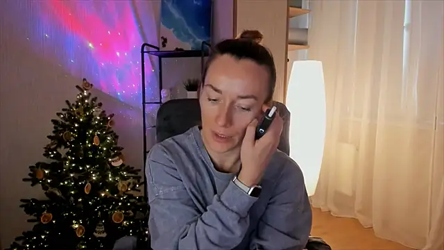 Snapshot of RebeccaMartinez chatting on December 20, 2025, 8:21 am RebeccaMartinez online show from December 20, 2025, 8:21 am