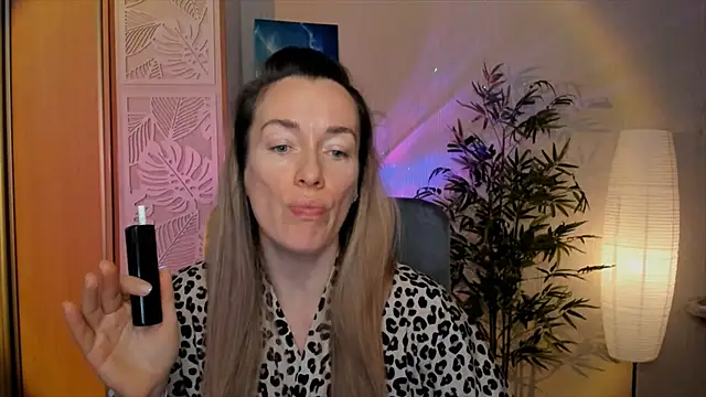 Snapshot of RebeccaMartinez chatting on January 9, 2026, 7:22 am RebeccaMartinez online show from January 9, 2026, 7:22 am