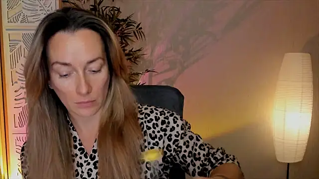 Snapshot of RebeccaMartinez chatting on February 7, 2026, 6:50 am RebeccaMartinez online show from February 7, 2026, 6:50 am