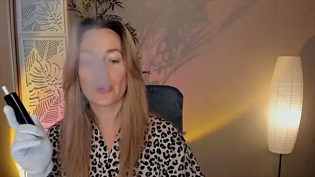 Snapshot of RebeccaMartinez chatting on February 9, 2026, 12:09 pm RebeccaMartinez online show from February 9, 2026, 12:09 pm