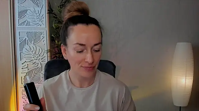 Snapshot of RebeccaMartinez chatting on February 19, 2026, 6:09 am RebeccaMartinez online show from February 19, 2026, 6:09 am