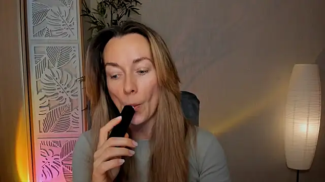 Snapshot of RebeccaMartinez chatting on February 26, 2026, 12:15 pm RebeccaMartinez online show from February 26, 2026, 12:15 pm