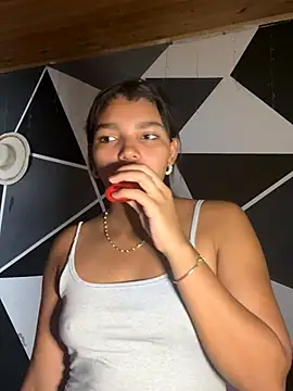 Snapshot of emilyharber chatting on October 7, 2025, 7:44 pm emilyharber online show from October 7, 2025, 7:44 pm