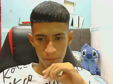 Snapshot of Angelstripboy chatting on June 10, 2026, 11:13 pm Angelstripboy online show from June 10, 2026, 11:13 pm