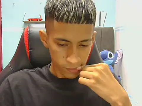 Snapshot of Angelstripboy chatting on August 6, 2026, 11:39 pm Angelstripboy online show from August 6, 2026, 11:39 pm