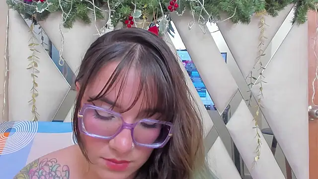 Snapshot of DEVA_BLUE_ chatting on December 6, 2024, 5:20 am DEVA BLUE  online show from December 6, 2024, 5:20 am