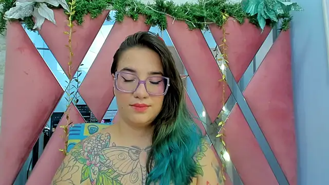 Snapshot of DEVA_BLUE_ chatting on January 8, 2025, 7:13 am DEVA BLUE  online show from January 8, 2025, 7:13 am