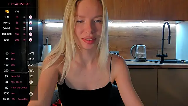 Snapshot of Olivia_Bells chatting on June 14, 2026, 9:06 pm Olivia Bells online show from June 14, 2026, 9:06 pm