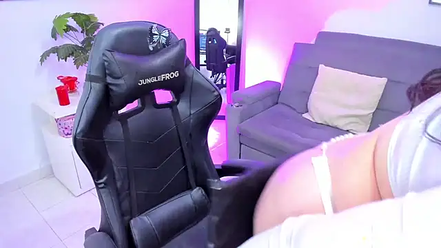 Snapshot of BellaFlaming chatting on February 8, 2025, 3:42 pm BellaFlaming online show from February 8, 2025, 3:42 pm