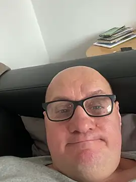 vanjbi45 online show from February 2, 2025, 12:24 pm