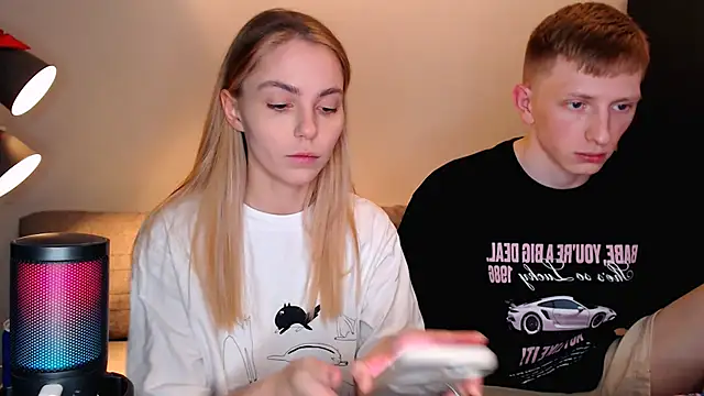 juliaanddima online show from October 24, 2025, 10:28 pm