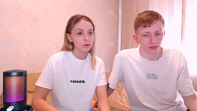 juliaanddima online show from March 18, 2026, 7:22 am