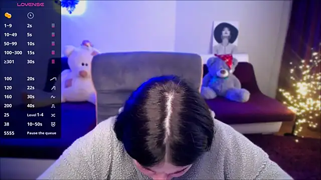 Emily Mo online show from January 13, 2025, 9:41 am