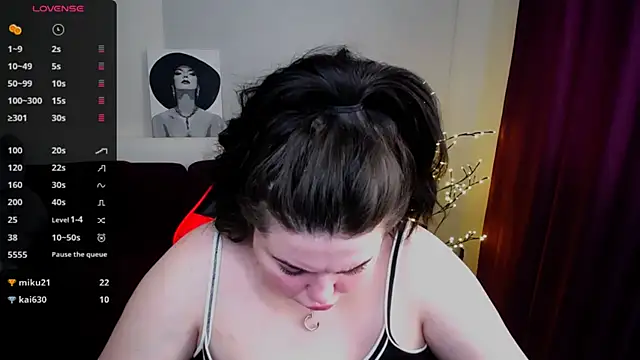 Emily Mo online show from February 4, 2025, 9:49 am