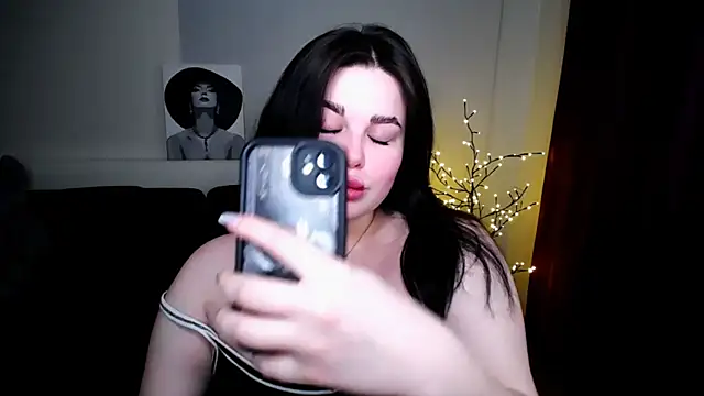 Emily Mo online show from February 5, 2025, 9:25 am