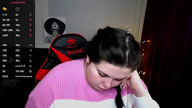 Emily Mo online show from February 12, 2025, 6:51 am