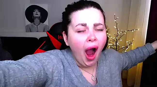 Emily Mo online show from February 28, 2025, 9:47 am