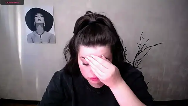 Emily Mo online show from September 25, 2025, 5:33 am