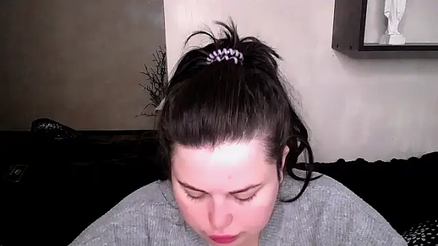 Emily Mo online show from October 8, 2025, 6:22 am