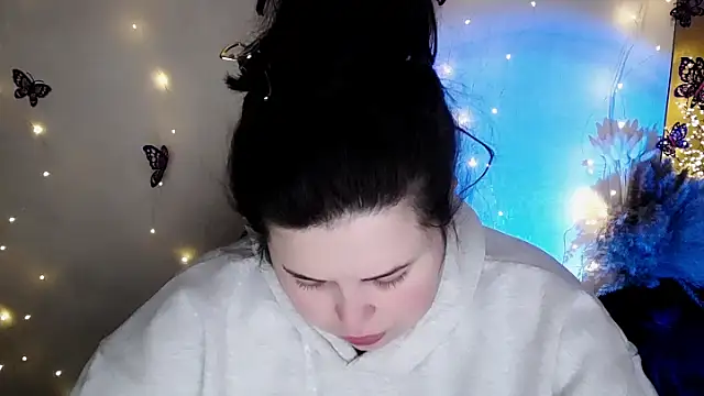 Snapshot of Emily_Mo chatting on February 6, 2026, 6:51 am Emily Mo online show from February 6, 2026, 6:51 am