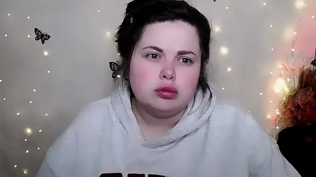 Snapshot of Emily_Mo chatting on February 7, 2026, 6:50 am Emily Mo online show from February 7, 2026, 6:50 am