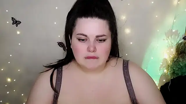 Snapshot of Emily_Mo chatting on February 12, 2026, 10:43 am Emily Mo online show from February 12, 2026, 10:43 am