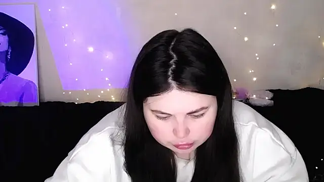 Snapshot of Emily_Mo chatting on February 24, 2026, 6:44 am Emily Mo online show from February 24, 2026, 6:44 am