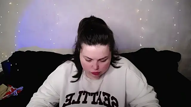 Snapshot of Emily_Mo chatting on March 1, 2026, 6:37 am Emily Mo online show from March 1, 2026, 6:37 am