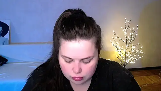 Emily Mo online show from June 4, 2026, 5:46 am