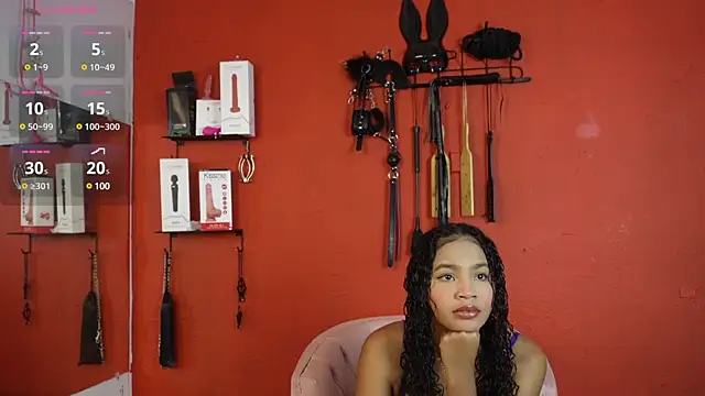 Anais aradia online show from December 5, 2024, 9:17 pm