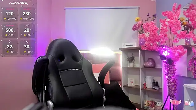 mia thompsonn  online show from October 6, 2025, 1:52 pm