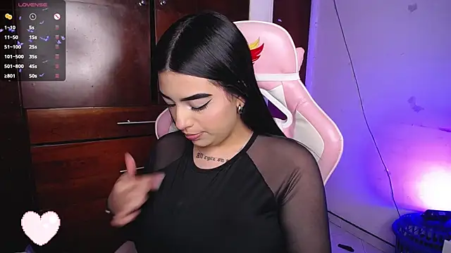 eva six online show from November 18, 2025, 11:15 pm