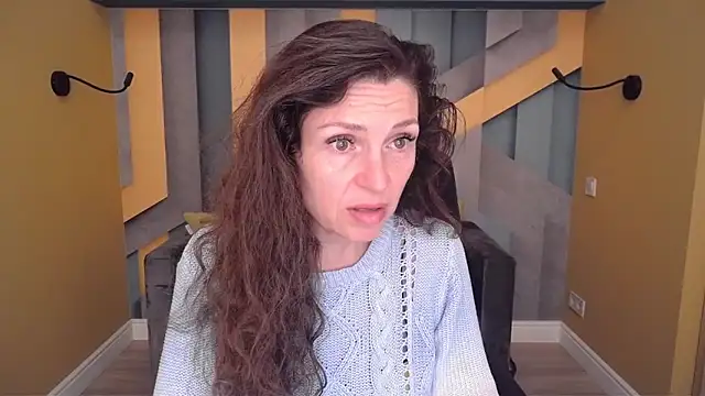 Snapshot of EllaLong chatting on April 18, 2026, 11:25 am EllaLong online show from April 18, 2026, 11:25 am