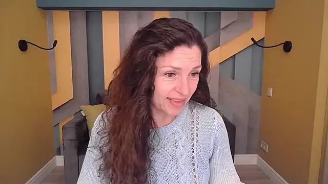 Snapshot of EllaLong chatting on April 19, 2026, 11:42 am EllaLong online show from April 19, 2026, 11:42 am