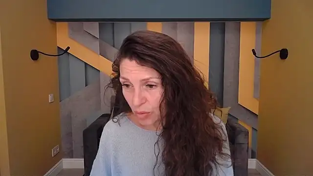 Snapshot of EllaLong chatting on April 25, 2026, 11:24 am EllaLong online show from April 25, 2026, 11:24 am