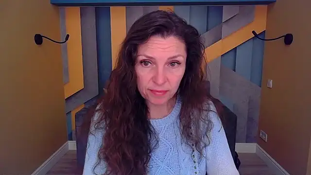 Snapshot of EllaLong chatting on May 4, 2026, 11:28 am EllaLong online show from May 4, 2026, 11:28 am