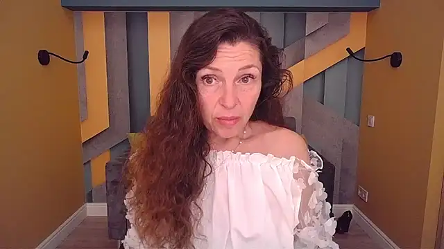 Snapshot of EllaLong chatting on May 22, 2026, 11:27 am EllaLong online show from May 22, 2026, 11:27 am
