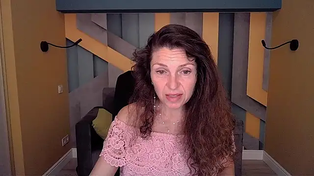 Snapshot of EllaLong chatting on June 26, 2026, 11:36 am EllaLong online show from June 26, 2026, 11:36 am