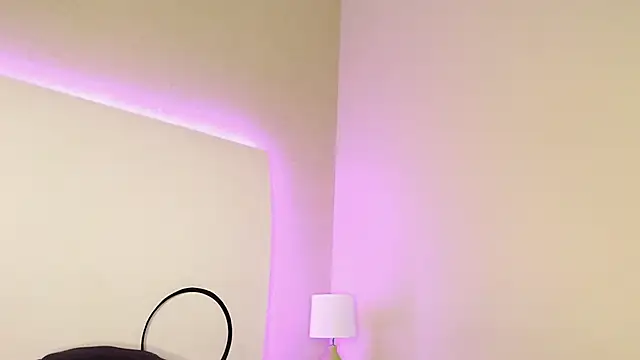 NaiaGils online show from March 11, 2025, 5:24 pm