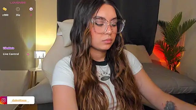 dakottaa  online show from March 28, 2026, 11:59 pm