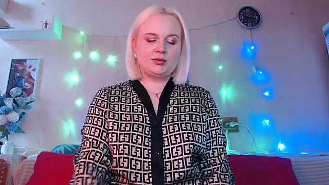 Snapshot of Karolina_love_ chatting on December 31, 2024, 12:15 pm Karolina love  online show from December 31, 2024, 12:15 pm