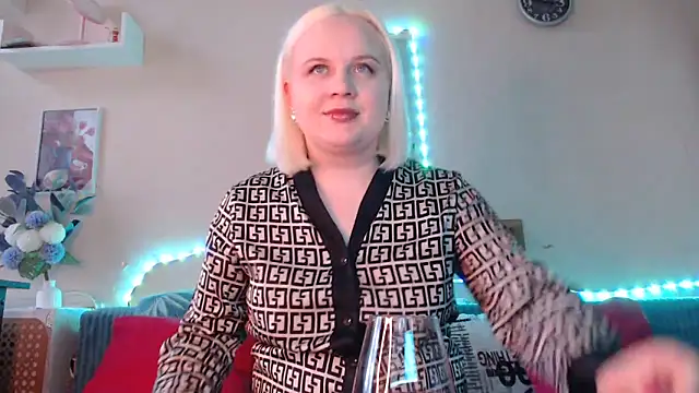 Snapshot of Karolina_love_ chatting on January 25, 2025, 12:05 pm Karolina love  online show from January 25, 2025, 12:05 pm
