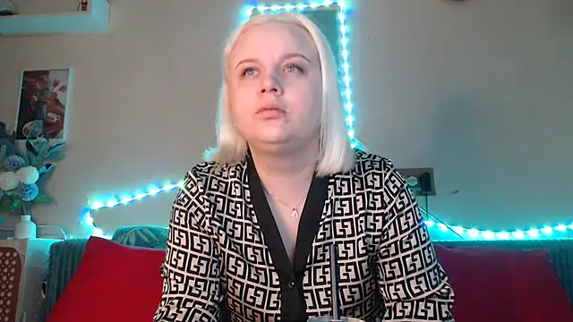 Snapshot of Karolina_love_ chatting on January 25, 2025, 6:13 pm Karolina love  online show from January 25, 2025, 6:13 pm
