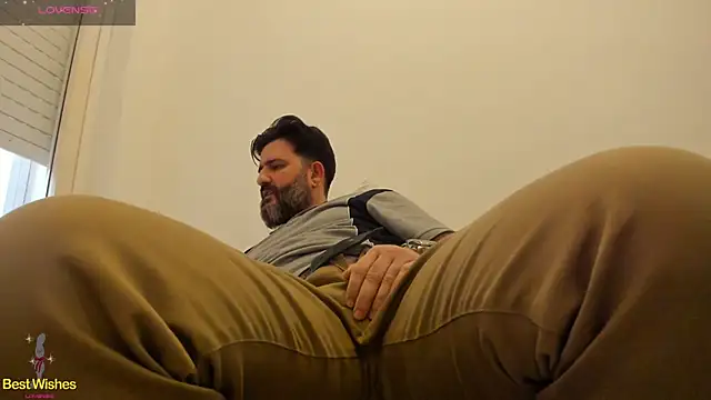 Snapshot of Maxi_TheBigDaddy chatting on January 13, 2025, 3:15 pm Maxi TheBigDaddy online show from January 13, 2025, 3:15 pm