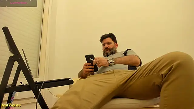 Snapshot of Maxi_TheBigDaddy chatting on January 13, 2025, 9:52 pm Maxi TheBigDaddy online show from January 13, 2025, 9:52 pm