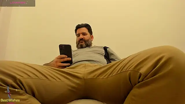 Snapshot of Maxi_TheBigDaddy chatting on January 14, 2025, 2:19 am Maxi TheBigDaddy online show from January 14, 2025, 2:19 am