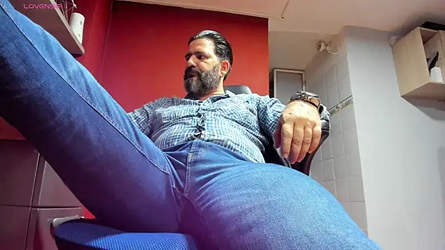 Snapshot of Maxi_TheBigDaddy chatting on February 28, 2025, 12:09 pm Maxi TheBigDaddy online show from February 28, 2025, 12:09 pm