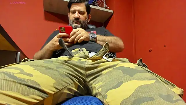 Snapshot of Maxi_TheBigDaddy chatting on March 15, 2025, 3:06 pm Maxi TheBigDaddy online show from March 15, 2025, 3:06 pm