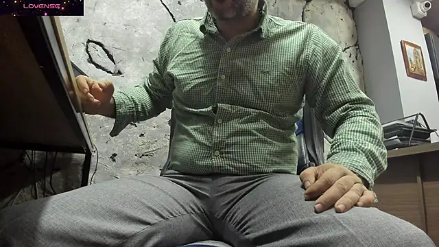 Snapshot of Maxi_TheBigDaddy chatting on September 14, 2025, 1:43 pm Maxi TheBigDaddy online show from September 14, 2025, 1:43 pm